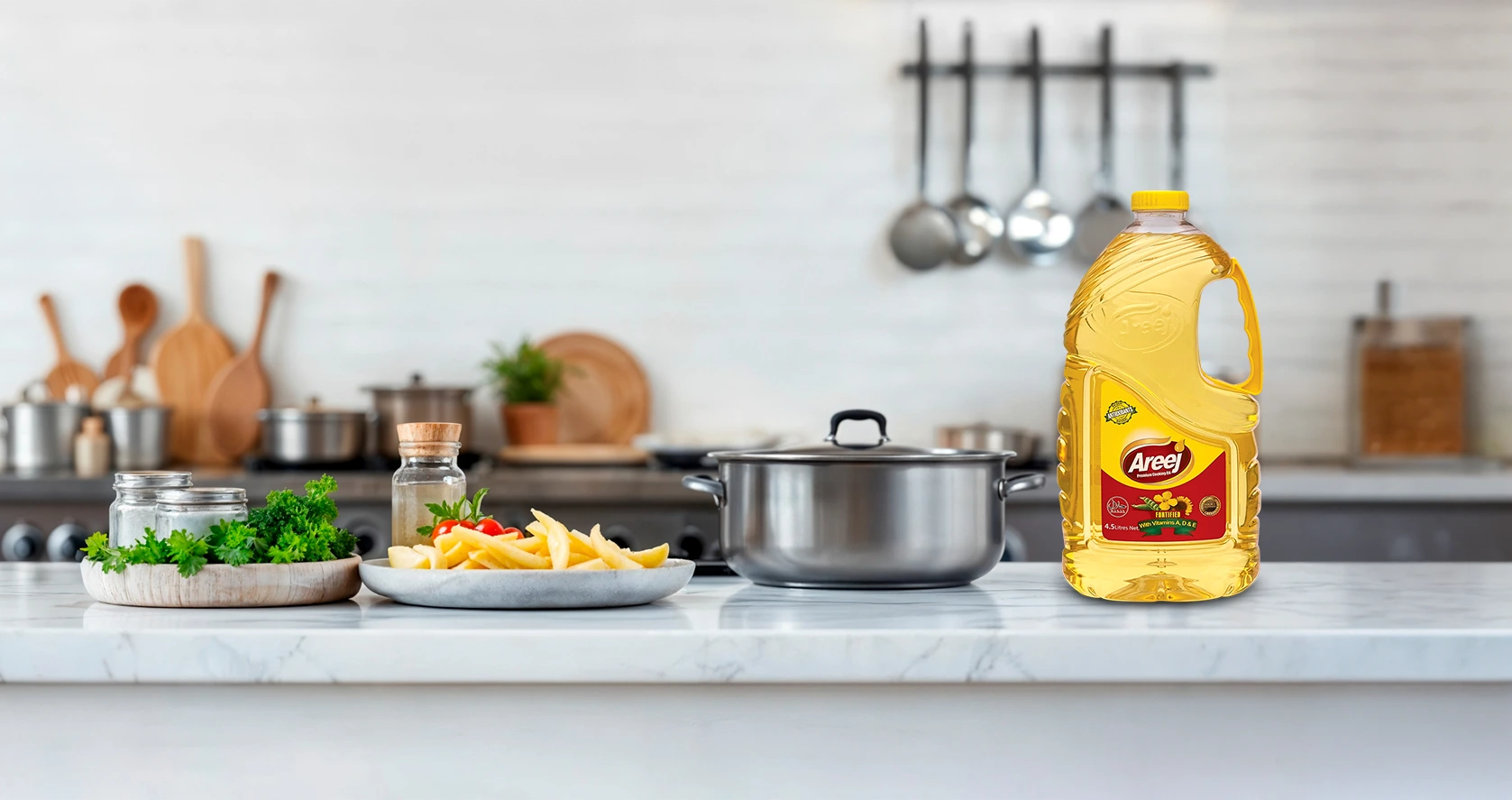 banaspati-vegetable-oil-tin-on-kitchen-shelf-1